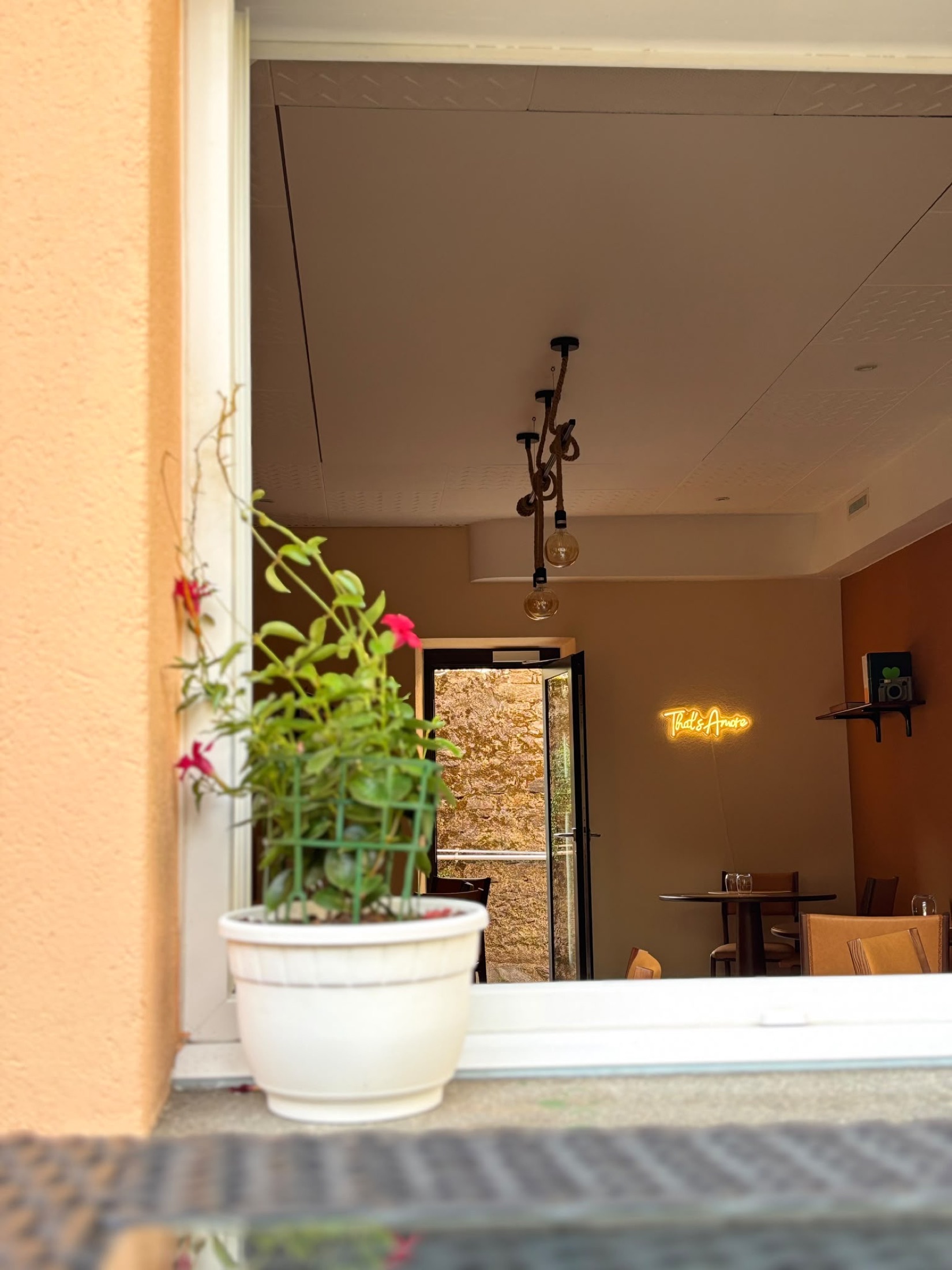 Ingresso e sala accogliente del Ristorante Brio a Minusio